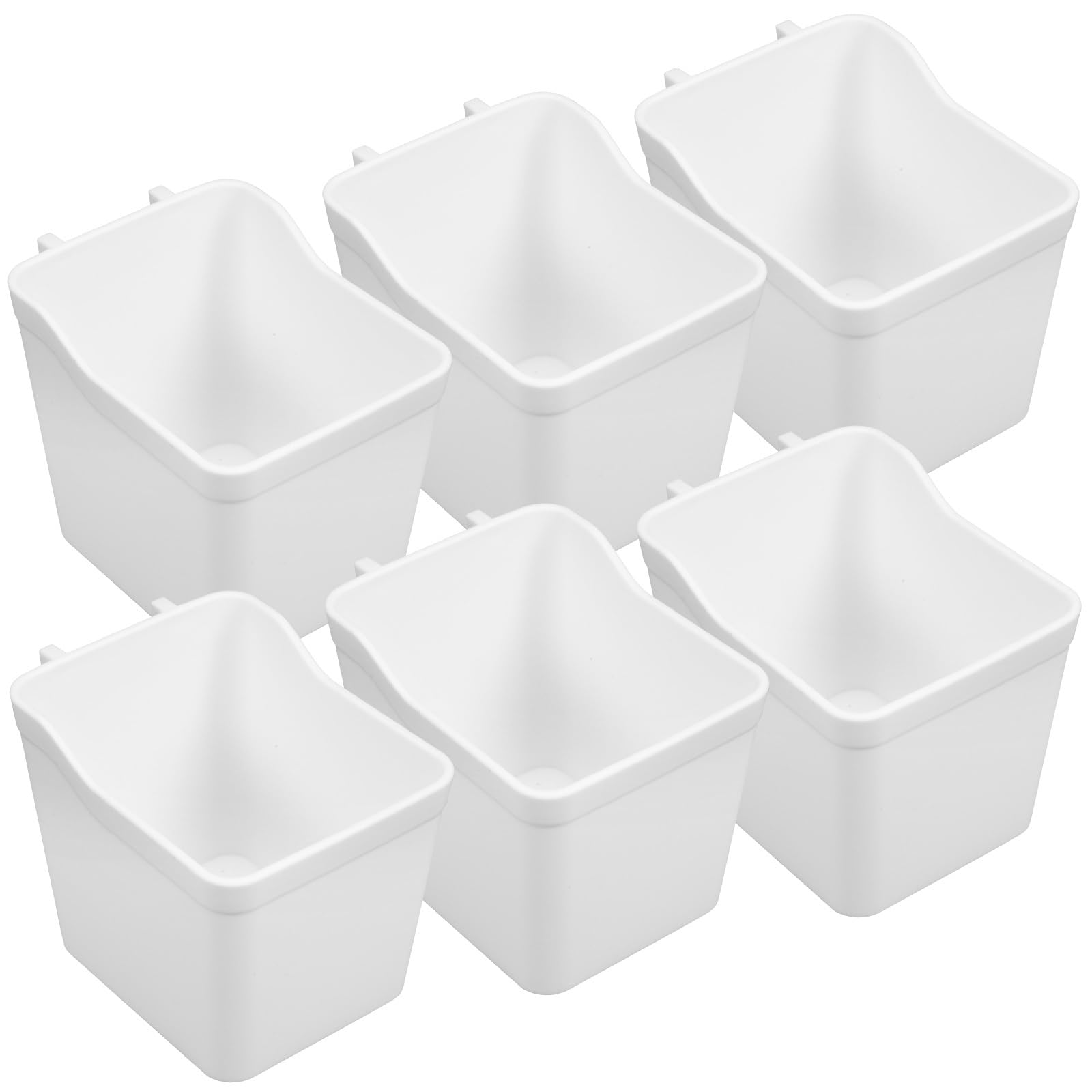 Rangement de petites pièces sur panneau perforé pour stopper le désordre