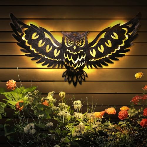 Idée cadeau jardin : suspension chouette en métal et sa lampe murale solaire blanc chaud 60cm