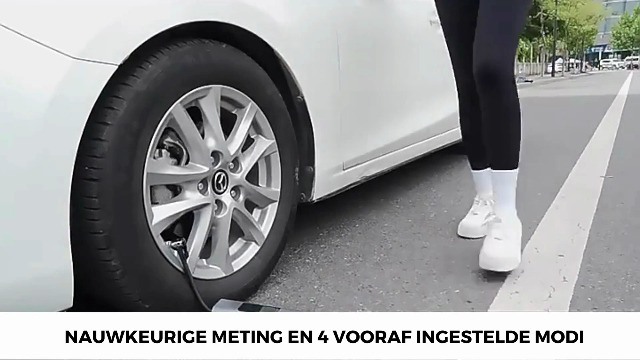 Draagbare Luchtpomp 4 in 1, Draadloze Compressor, Stofzuiger Voor in de Auto en Thuis, Bandenspanningsdetectie, LED-Zaklamp en SOS-Lampje, Inflator voor Fiets, Motorfiets, Bal, 4400mAh 30000r/min