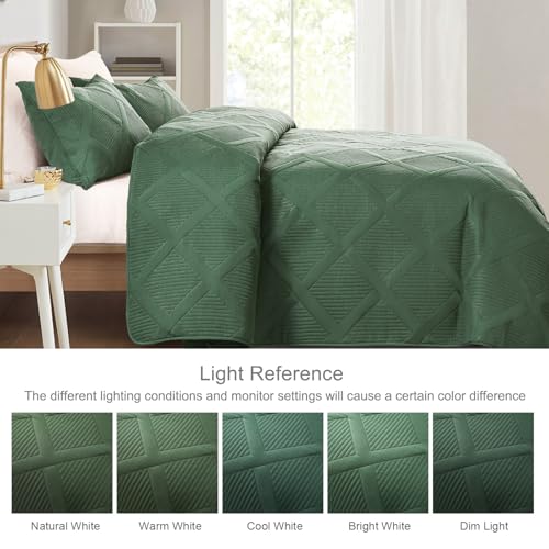 Exclusivo Mezcla 3-Piece California King Quilt Bedding Set, Olive Green by Exclusivo Mezcla - Used condition - Image 3