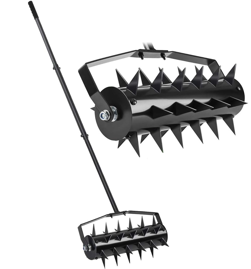 Aérateur de jardin pour pelouses denses et vertes lors de l'entretien printanier