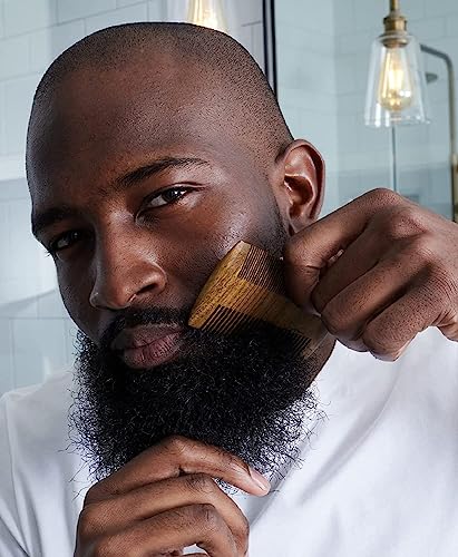 Foto von CREMO - Premium Beard Comb For Men | 100% Natural Wood With Woody Fragrance