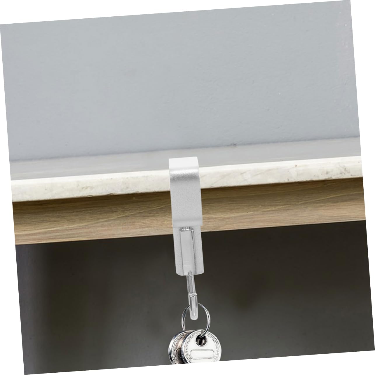 Levemolo 2pcs Aluminum Alloy Desk Hook for Bags Portable Backpack Holder for Office and School Secure Table Hanger for Handbags and Backpacks Sleek and Simple Design for Easy Organization