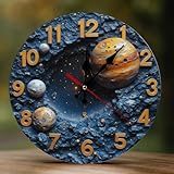 Mouvement silencieux et fluide : cette horloge murale silencieuse avec impression 2D du système solaire fantaisie sans tic-tac garantit un sommeil ininterrompu et un travail silencieux. Idéal pour le mur de la chambre, l'horloge de salle de classe ou le mur des horloges de bureau, le cadran analogique garde l'heure clairement visible de loin