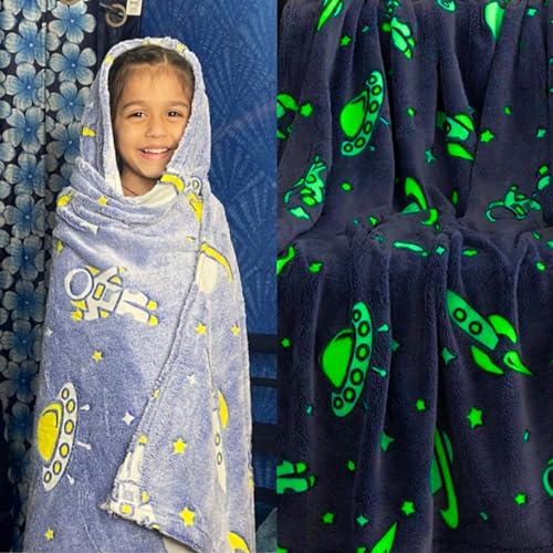 Image of FAMYO Queen Size Glow in The Dark Blanket for Kids - Astronaut | 200x152 cm, 0-15 Years | Soft Flannel Fleece Throw | Cozy & Warm All-Season Glow Blanket | Ideal Gift for Boys & Girls (Grey)
