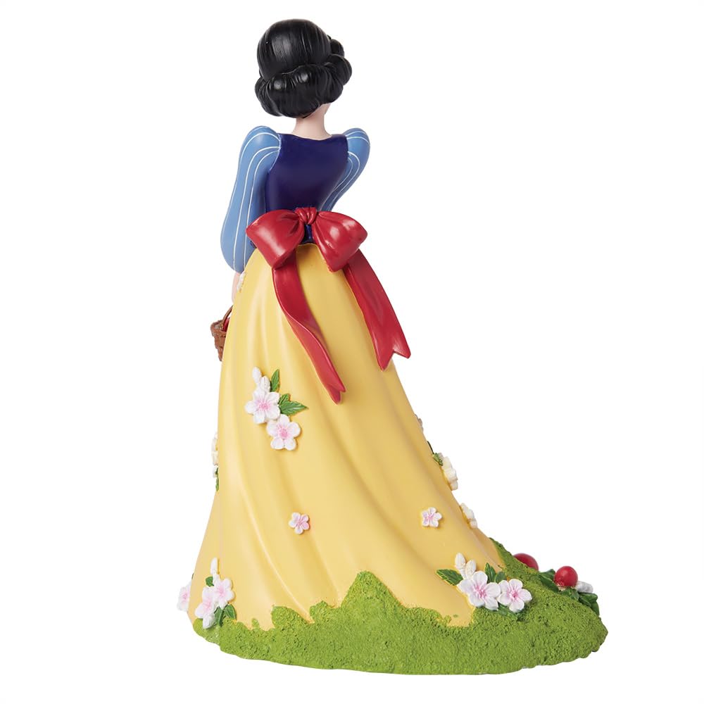 Enesco Disney Showcase Królewna Śnieżka Trzymająca Kosz Jabłko Figurka Botaniczna, 20 cm, Wielokolorowa