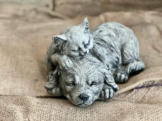 Outdoor Statue of Laying Pets Sleeping Cat and Dog Figurine Friends Dog and Cat Statue Concrete Garden Decoration