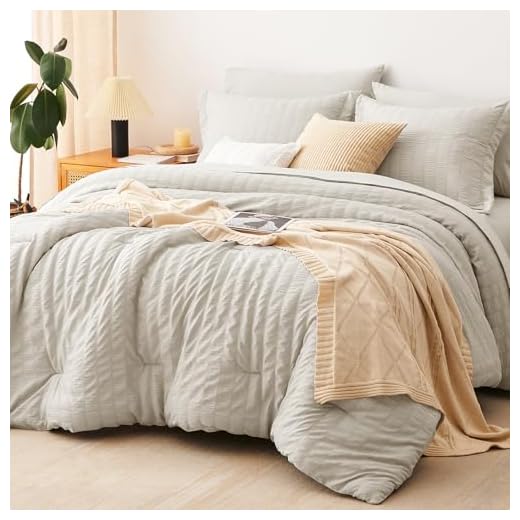 CozyLux Queen Seersucker Comforter Set