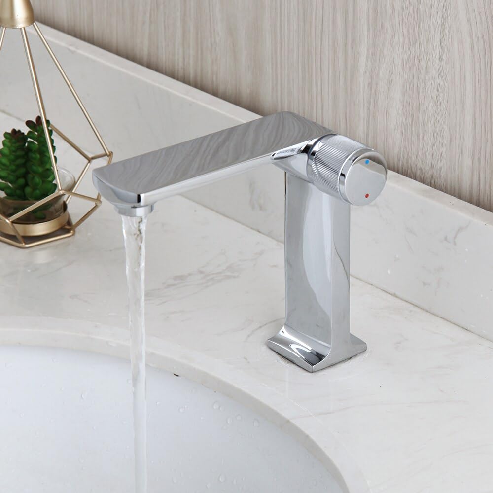 Mitigeur lavabo chrome monotrou à poignée unique pour salle de bain moderne