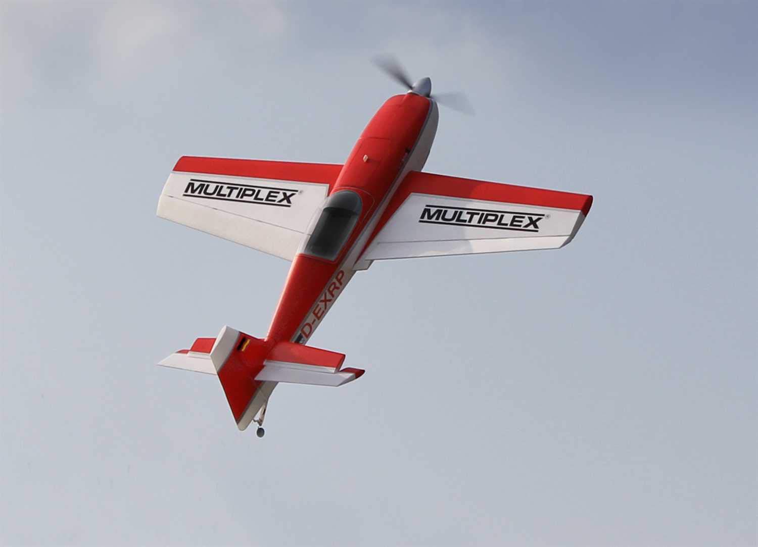 MULTIPLEX EXTRA 300S RR 100% FERTIG GEBAUT MIT ANTRIEB UND SERVOS, AUS ELAPOR