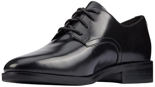black clarks