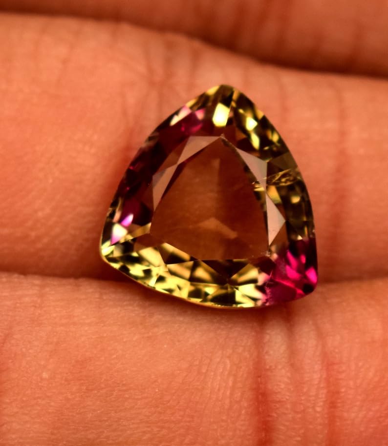 Pierre précieuse naturelle multi saphir de 11mm en forme de trillion pour création de bijoux