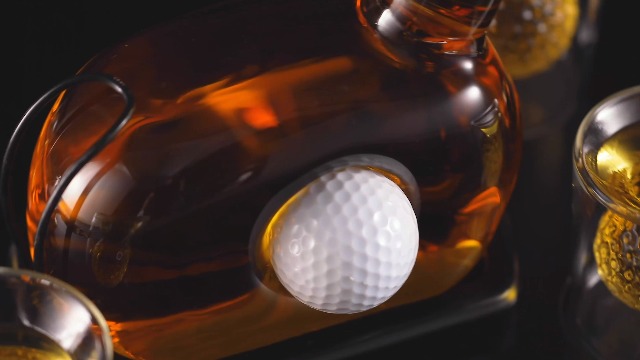 Amazon.com: CRAFTGEN 高爾夫威士忌醒酒器組附4 個高爾夫球球杯,適合