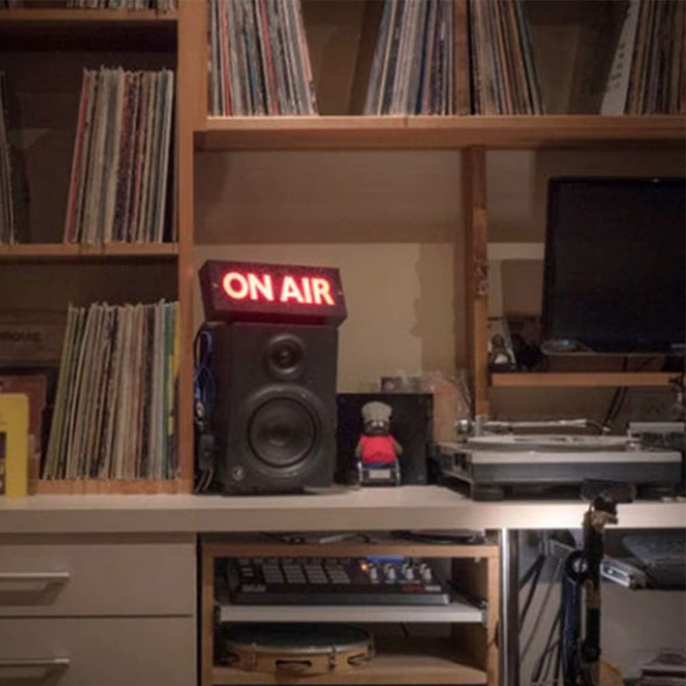 ON AIR - Panneau lumineux LED à suspendre au mur - Alimenté par piles ou USB - Avec télécommande, crochets, nombreux modes d'éclairage - Pour studio d'enregistrement, bureau à domicile, podcast en