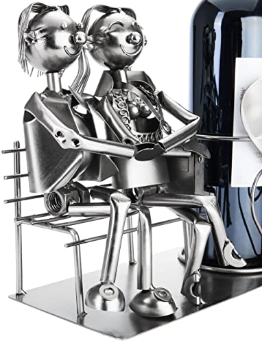 Foto von BRUBAKER Flaschenhalter Liebespaar auf Bank - Weinflaschenhalter Silber - Flaschenständer Metallfigur Liebe - Metall Skulptur Geschenk für Ehepaare mit Geschenkkarte