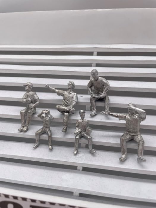 MACC731 - Greenhills Diecast Metal Seated Spectators x 6 for Scalextric Carrera etc 1.32 Scale - NEW