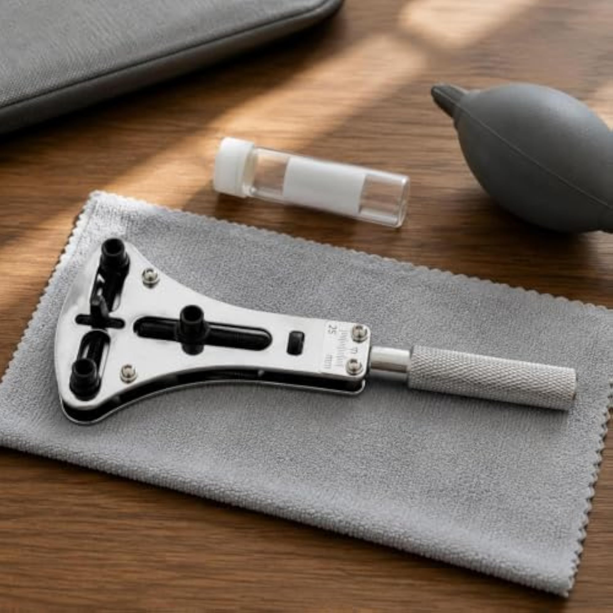 Three-Jaw Watch Opener Kit with Replacement Bits