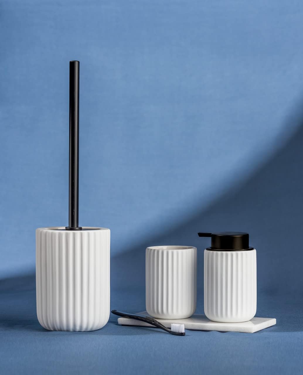 WENKO Belluno White Ceramic Toilet Brush Holder, 11,5 x 42 x 11,5 cm