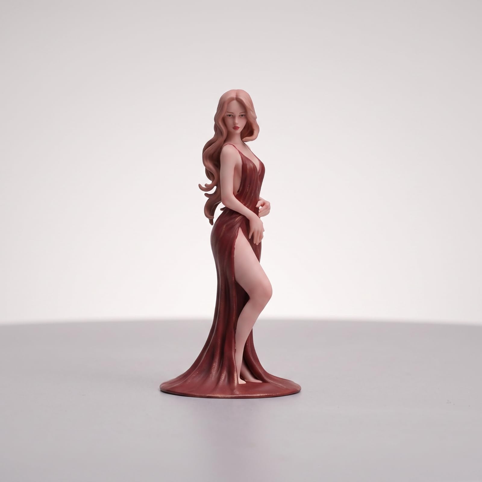 Detailreich Miniatur mit Sitzender Frau, 1/24 Maßstab | Handbemalt, detailliert, Miniaturfigur mit Metallstütze, für Modellbau