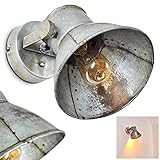 VERARBEITUNG: Die Leuchte ist vollständig aus Metall gearbeitet. Sie hat einen grauen Anstrich mit eingearbeiteten Rostfarben erhalten. Dadurch wird ein authentischer Alterungseffekt erzeugt.