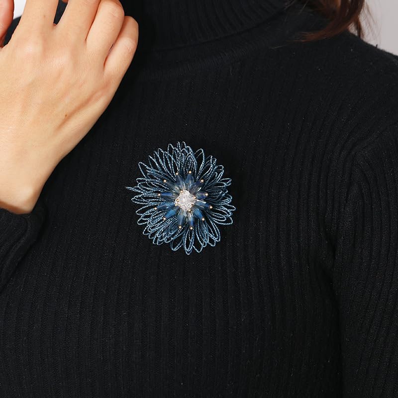 Dainty Mesh Flower Brooch Pin for Women Girls Fashion Fabric Leaf Crystal Acrylic Ball Bead Pistil 3D Floral Brooches Lapel Pins Elegant Dress Accessories Wedding Event Holiday Festival Jewelry Gift (Blue Daisy) - Image 2