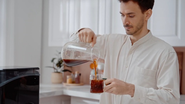 Image of Silonn Smart Countertop Ice Maker - Compact With App Control, 9 Cubes in 6 Mins, 26 lbs per Day, 2 Cube Sizes, Portable Self-Cleaning for Kitchen /Office