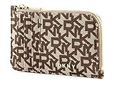 dkny tasche paris Dieses moderne DKNY Kredit- / Visitenkartenetui ist ein echter Hingucker und dazu überzeugt es mit strukturierten Fächern, sogar mit einem praktischen Zipperfach. Mit ihrem kompakten Format ist das Kredit- / Visitenkartenetui ein Begleiter, der in jede Tasche passt. Maße: 14 x 8,5 x 1,5 cm