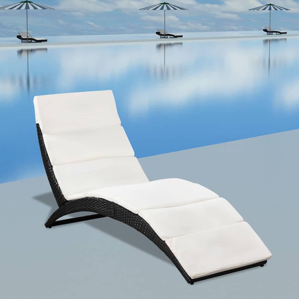 Klappbare Gartenliege mit bequemer Polsterauflage, schwarz PE Rattan, wetterfest und UV-beständig, ideal zum Entspannen auf Terrasse, Balkon, am Pool oder im Garten, platzsparend lagerbar
