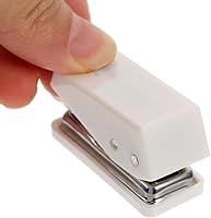 Vista 12 de STOBOK 1 juego de herramientas de mano, mini dispensador de cinta, grapas de oficina, perforador, grapadora de documentos, grapadora pequeña