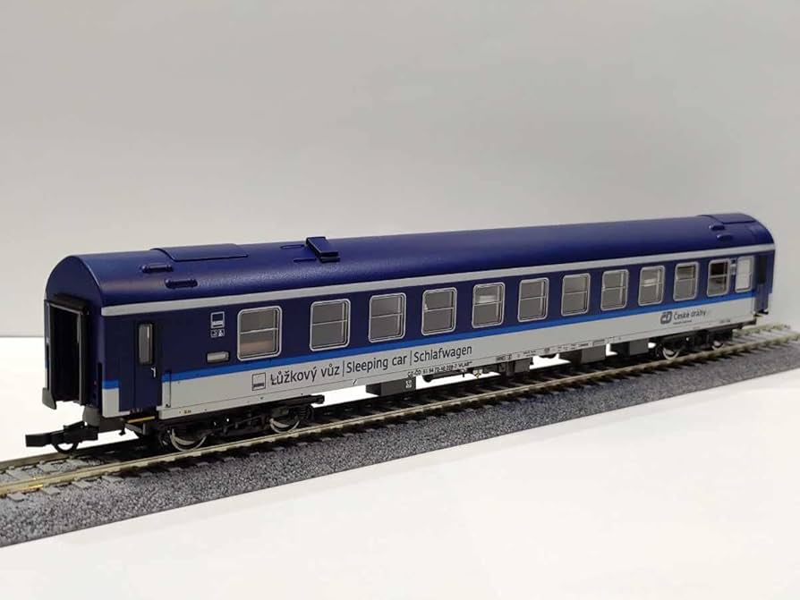チェコ鉄道 Y型客車2両 Roco Tillig チェコ鉄道 Y型客車2両 Roco Tillig チェコ鉄道最新カラーをまとった