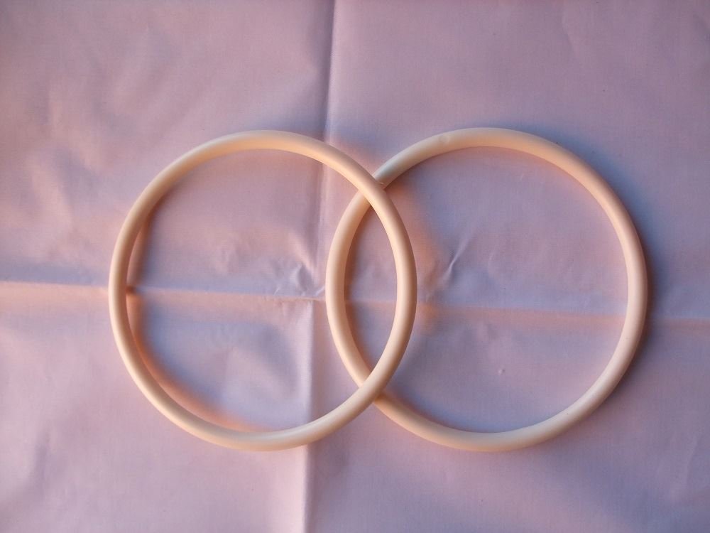 Crafty Things 1 Pair of Round Plastic Bag Handles - Cream Coloured - 13cm Diameter