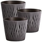 La maceta redonda Sandy, decorada con ranuras verticales suavemente onduladas, dispuestas como arena del desierto, será una decoración única de cualquier interior.