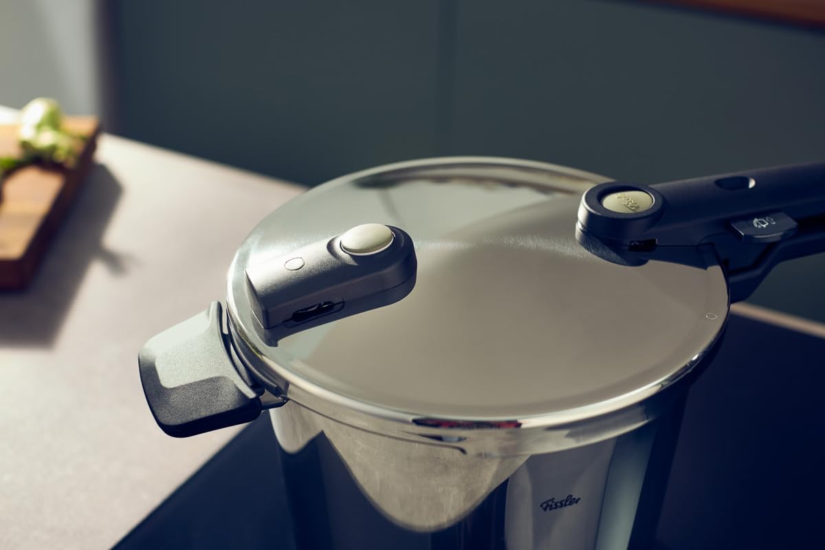 Fissler Vitaquick® Elemental - Olla a presión (6,0 L, 22 cm de diámetro), color verde salvia – Fabricado en Alemania, hasta un 70% más rápido, 2 niveles de cocción, base supertérmica, inducción