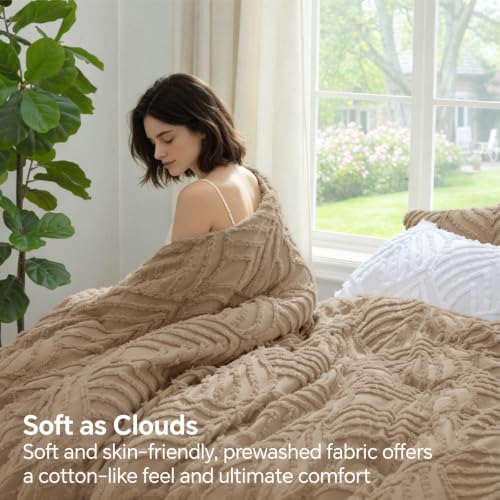 Image of BEDELITE Boho Comforter Set Queen - Tufted Boho Bedding Set, Khaki | Soft & Lightweight Comforter for All Seasons, Jacquard Farmhouse Bedding with 2 Pillowcases