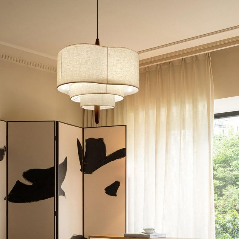 Lampe suspendue bois contre la lumière agressive dans la chambre