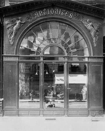 Image on ROLLED CANVAS Paris, 1902 - Antique Store, rue du Faubourg-Saint-Honore Atget Eugene - museo vertical Art print Photography Canvas fine art 19_X_15_in