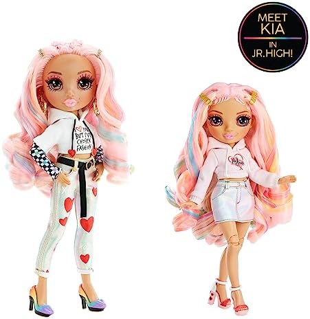 Rainbow Junior High Special Edition - KIA HART - Różowa Przegubowa Lalka Modowa (22,86 cm) z Akcesoriami i Otwieranym/Zamykanym Miękkim Plecakiem - Świetny Prezent dla Dzieci w Wieku 4-12 Lat