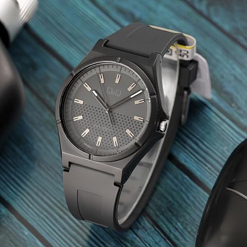 Image of Q&Q Mens Fibre Watch Black Dial 100 Meters Wr