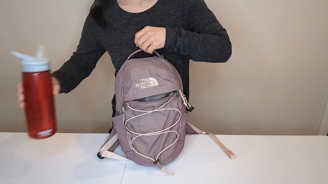 north face backpack vsco Watch Watch me pack the North Face 10L Mini Borealis backpack on Amazon Live