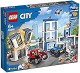 Dieses Bauset wird vor allem Kinder begeistern, die gerne Actionspielzeug bauen. Das LEGO City Spielset „Polizeistation“ (60246) enthält eine explodierende Zelle, coole Fahrzeuge und witzige Charaktere. Der Spaß beginnt bereits mit dem Öffnen der Box.