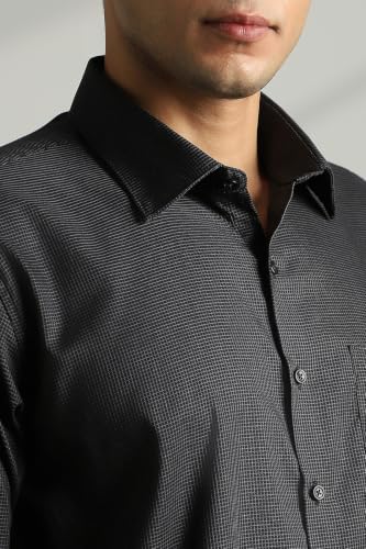 Image of Van Heusen Men Cotton Solid Slim Fit Formal Shirt