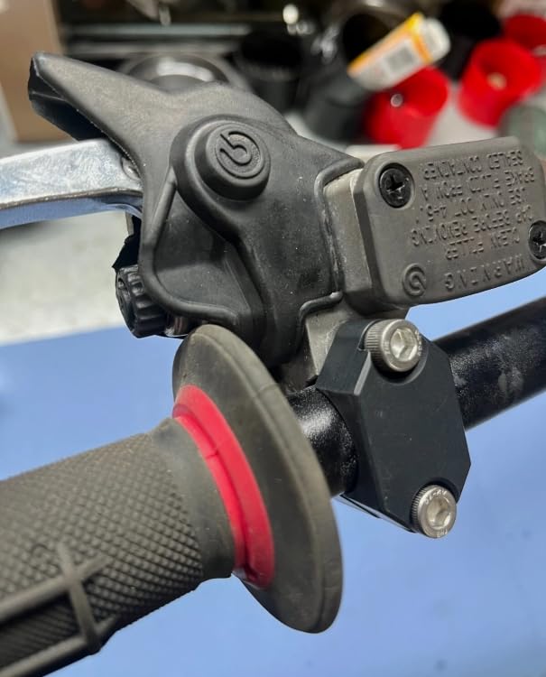 Kit Riparazione Braccialetto Pompa Frizione/Freno – Collare a Morsetto in Alluminio CNC – Compatibile con KTM, Husqvarna, Beta, Sherco – Include Viti e Chiave Brugola (Nero)