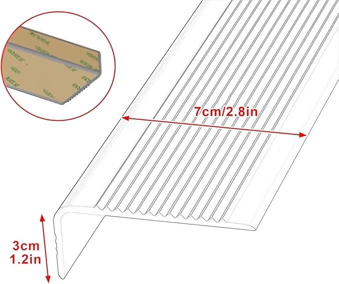 Protecteur de bord d'escalier gris : finis les risques de glissade - 3
