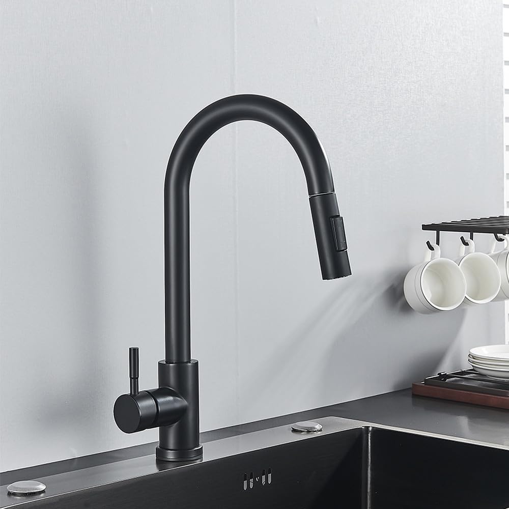 Surface brossée rotative pour ce mitigeur de cuisine qui simplifie la vaisselle