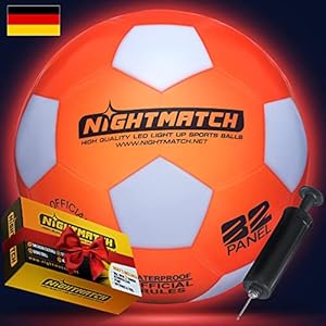 NIGHTMATCH Verlichte voetbal, officiële maat 5, complete set, met 2 sensoren geactiveerde LED’s voor plezier in het…