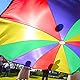 Relaxdays Schwungtuch Kinder, Ø 6 m, 12 Griffe, Schwingtuch, Regenbogen Tuch für draußen, XXL, Fallschirm Spiel, bunt