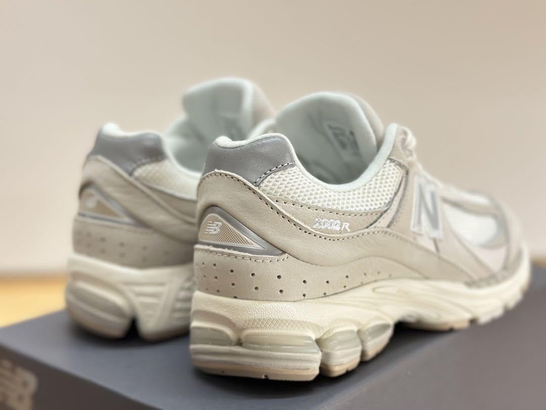 ニューバランス　M2002RAA New Balance 2002R 