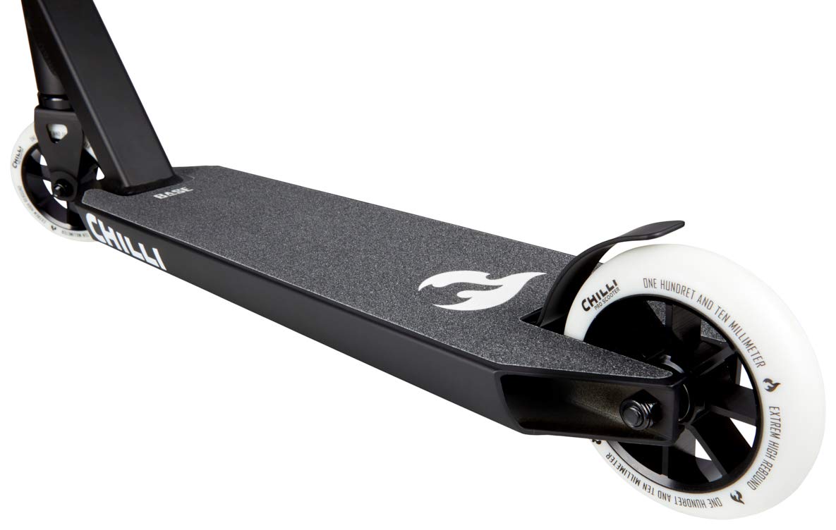 Chilli Pro Base Patinete para acrobacias de parque y punto, Patinete Niño Dos Ruedas + cinta de agarre Fantic26 (altura: 82 cm), color negro y blanco