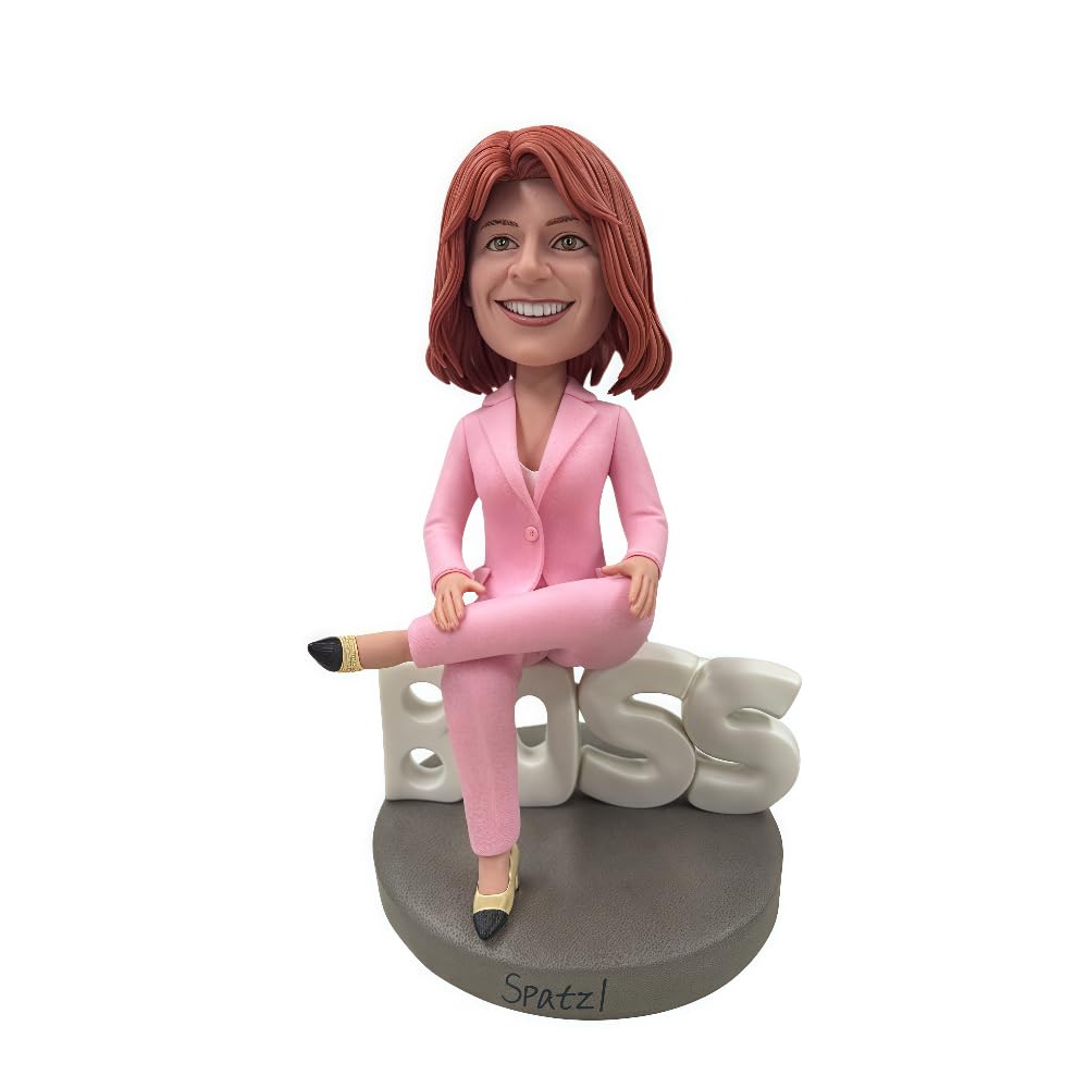 Figura personalizada con texto en inglés "Lady Bobblehead Confident" para profesionales, hecha a partir de tu foto, mujer elegante con traje rosa, regalo de arcilla hecha a mano para la carrera