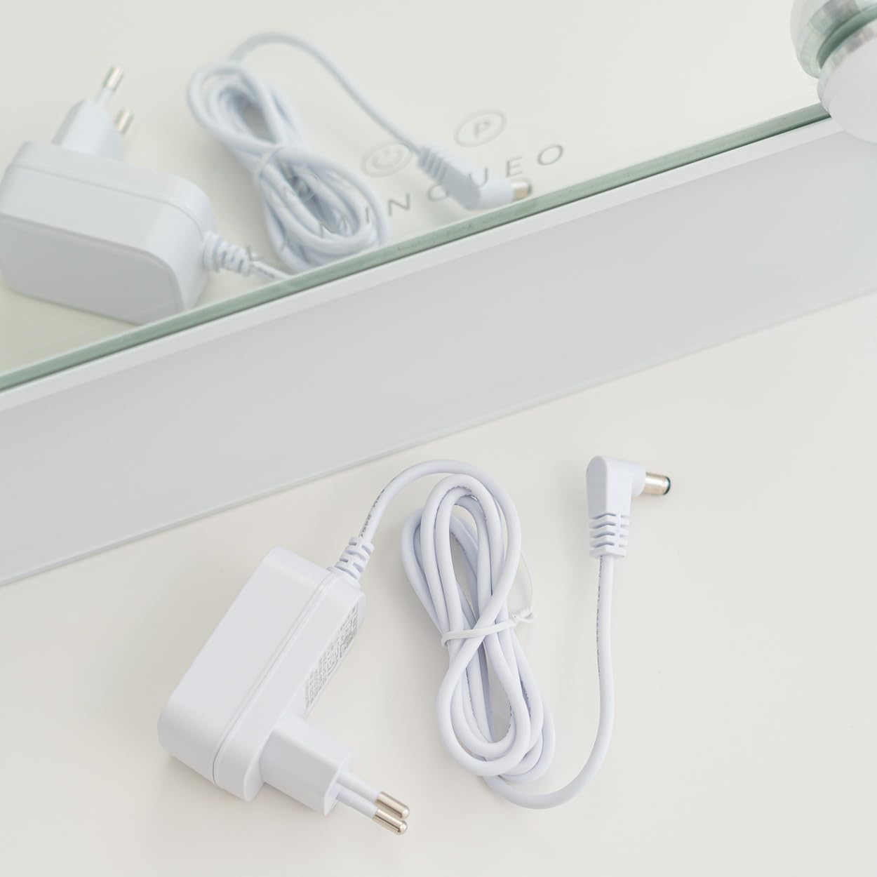 Flamingueo Specchio Trucco con Luci - 12 LED - 3 Modi di Luce - Intensità Regolabile - Controllo Tattile - Posizione Regolabile - Vanity Mirror - Bianco - 36,5x7,5x47,5cm